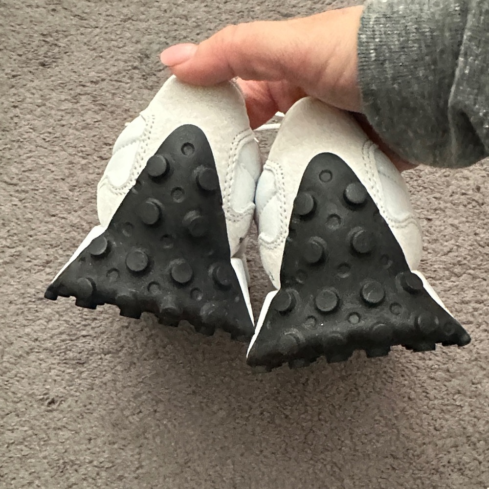 New Balance White and Dark Green Sneakers - Picture 3 of 5